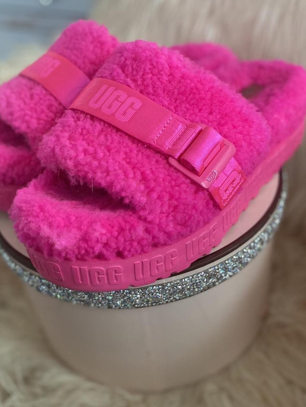 UGG Fluffita Slides Taffy Pink Sheepskin Bold Graphic Logo Strap Slide SZ 10